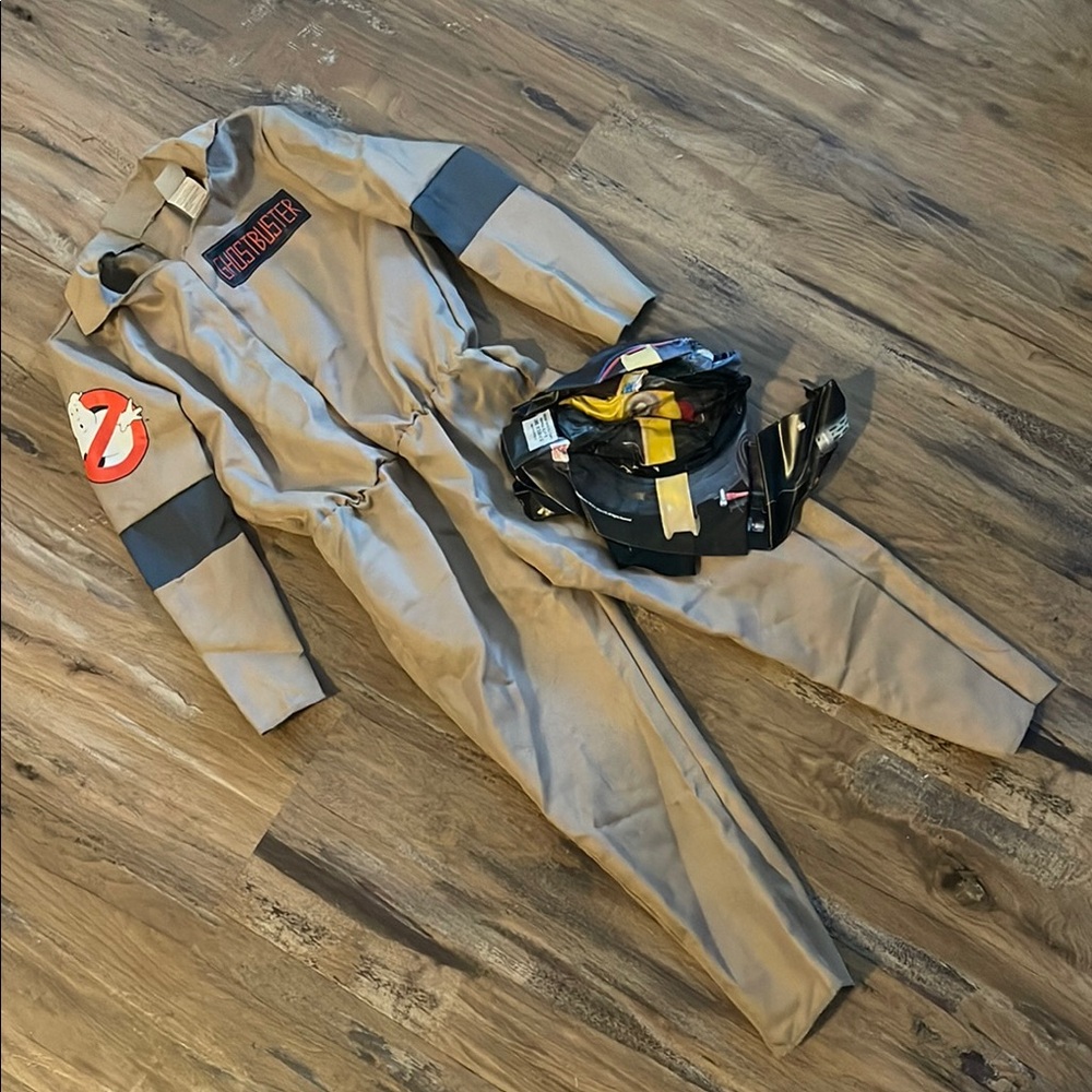 Kids Ghostbusters Jumpsuit, Size SMALL (6/7) with inflatable Proton pack